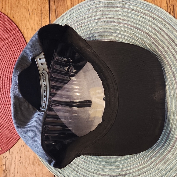 Basic base ball cap - Picture 2 of 2